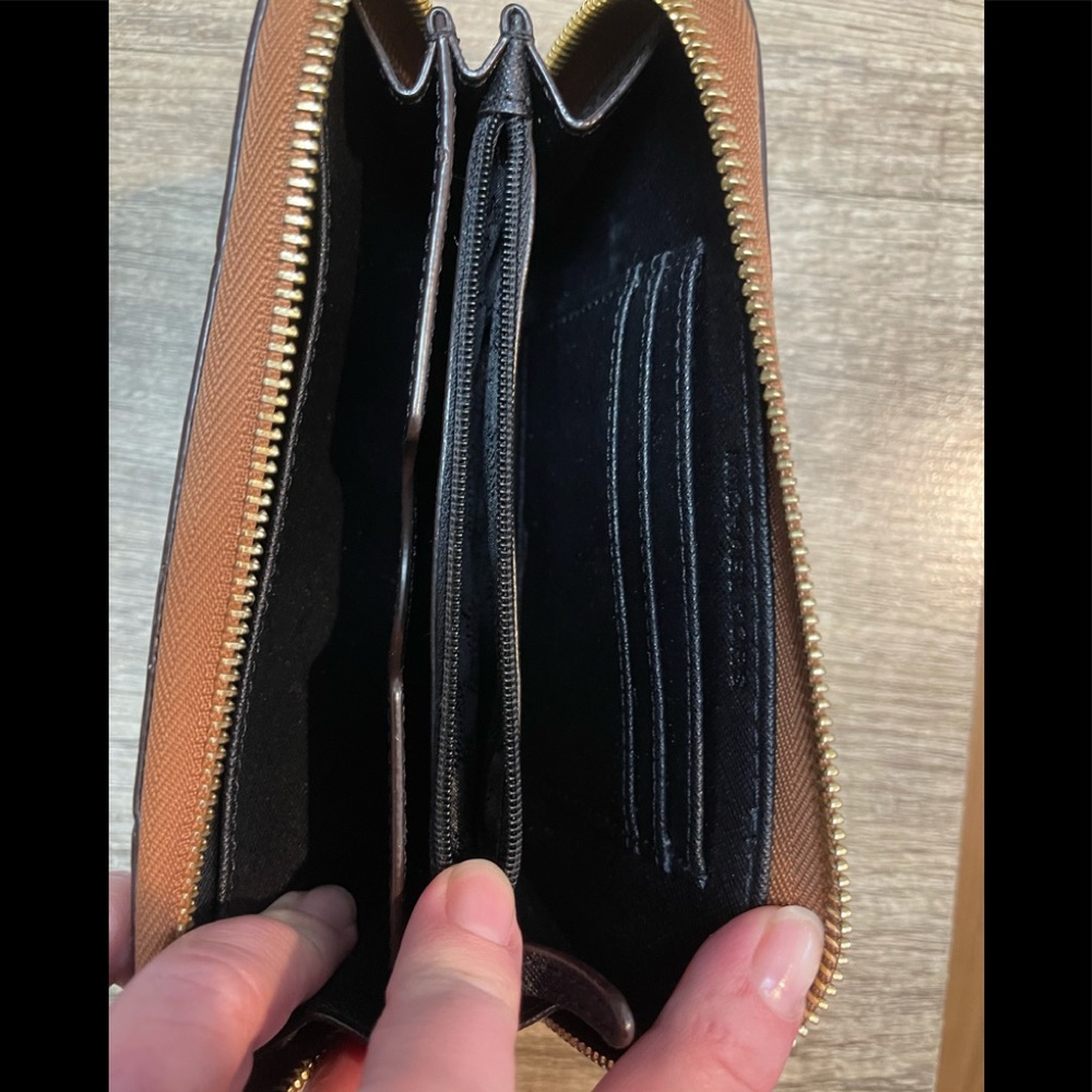 Wallet - Picture 3 of 4